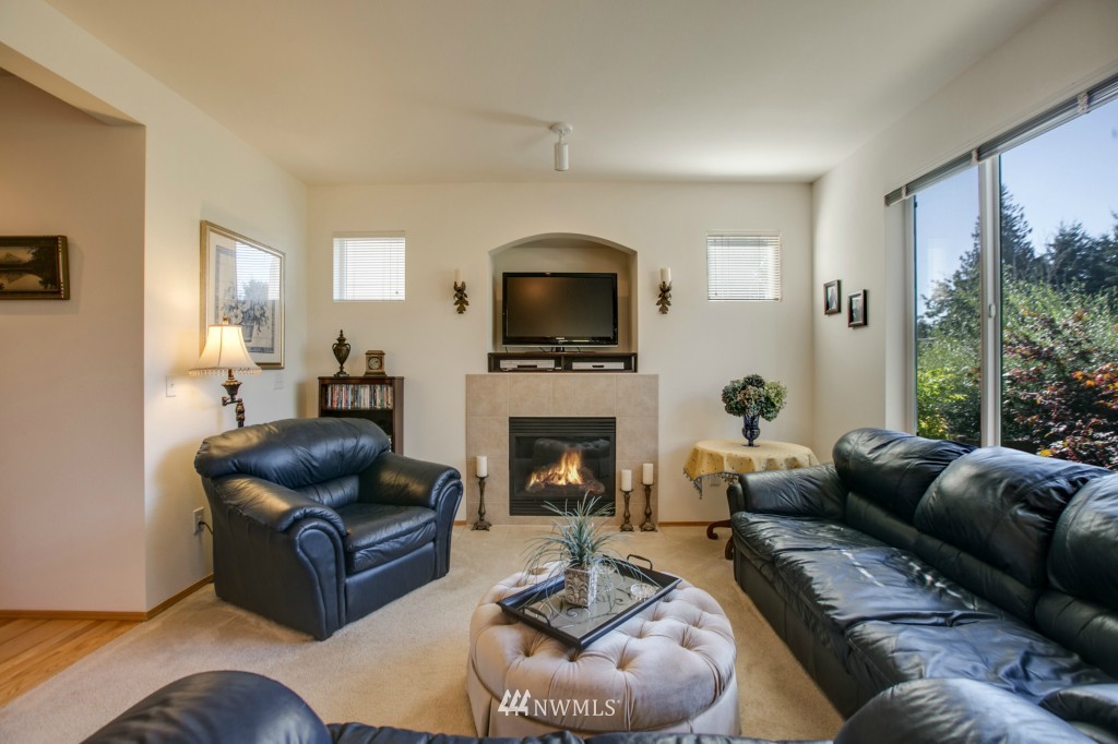 259 Whitman Place Northeast Renton, WA 98059 - Photo 3 of 16