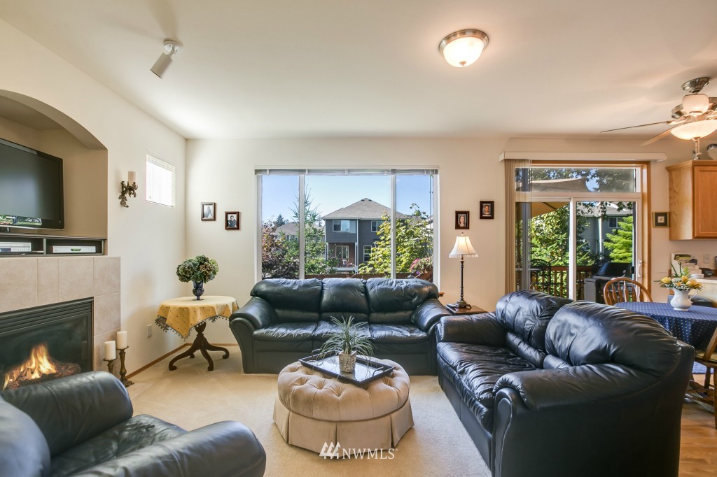 259 Whitman Place Northeast Renton, WA 98059 - Photo 4 of 16