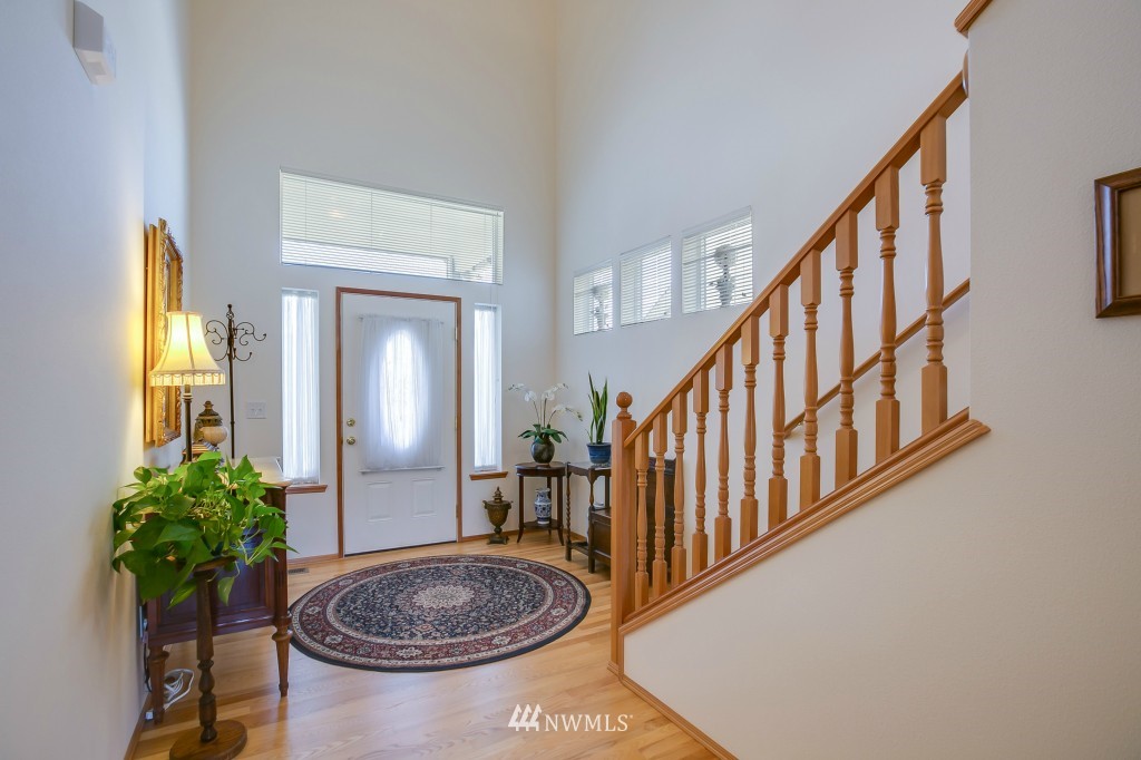 259 Whitman Place Northeast Renton, WA 98059 - Photo 5 of 16