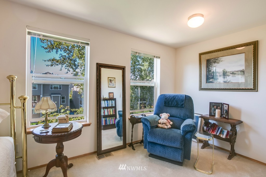 259 Whitman Place Northeast Renton, WA 98059 - Photo 6 of 16