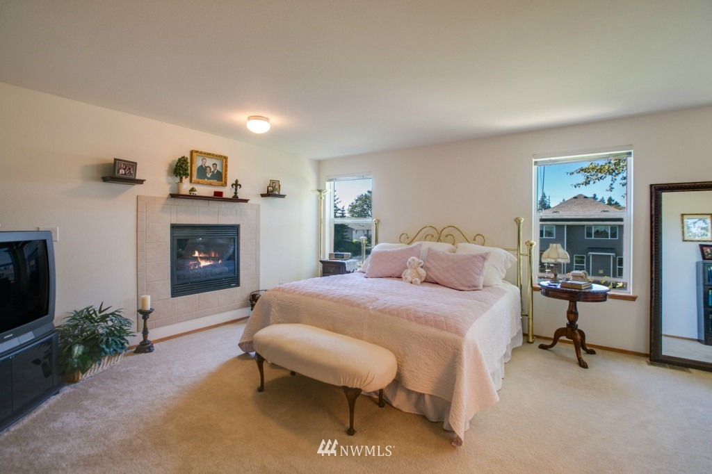 259 Whitman Place Northeast Renton, WA 98059 - Photo 7 of 16