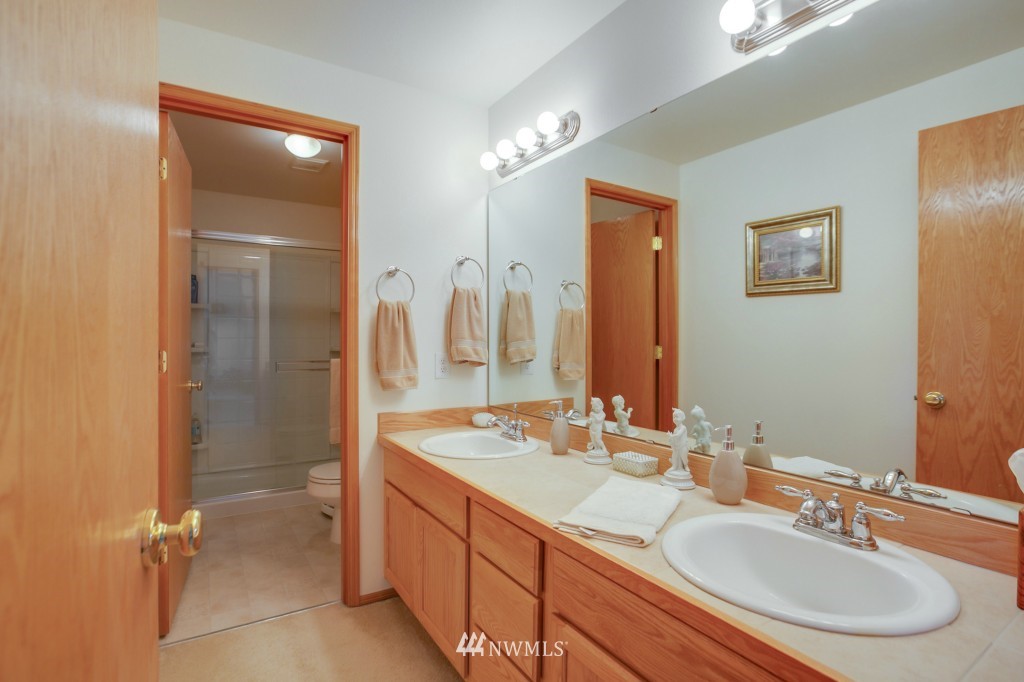 259 Whitman Place Northeast Renton, WA 98059 - Photo 8 of 16
