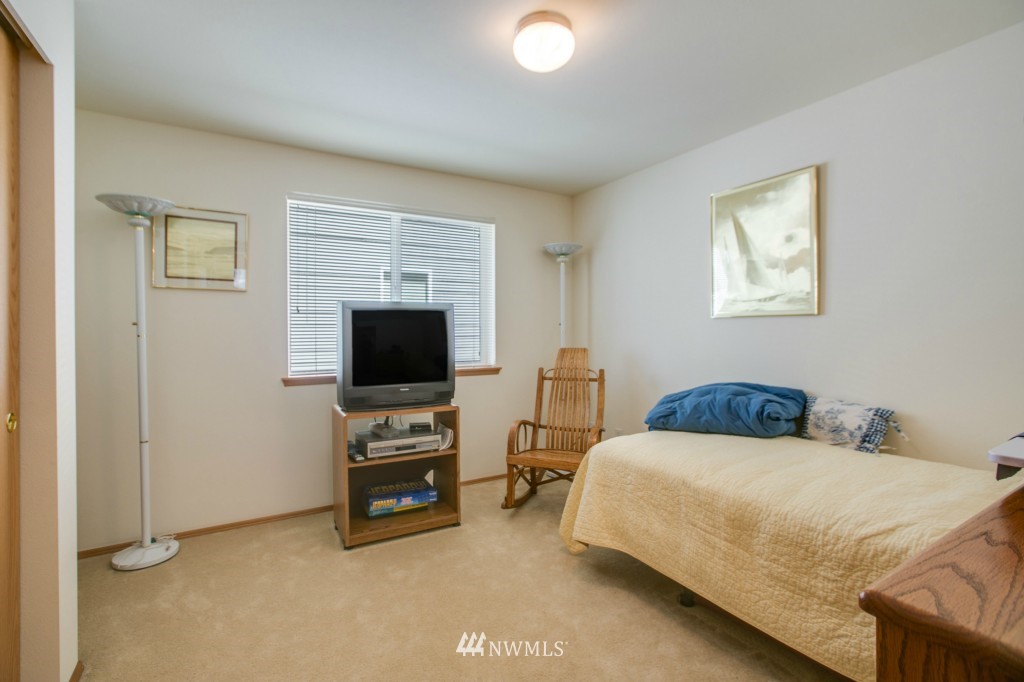 259 Whitman Place Northeast Renton, WA 98059 - Photo 9 of 16
