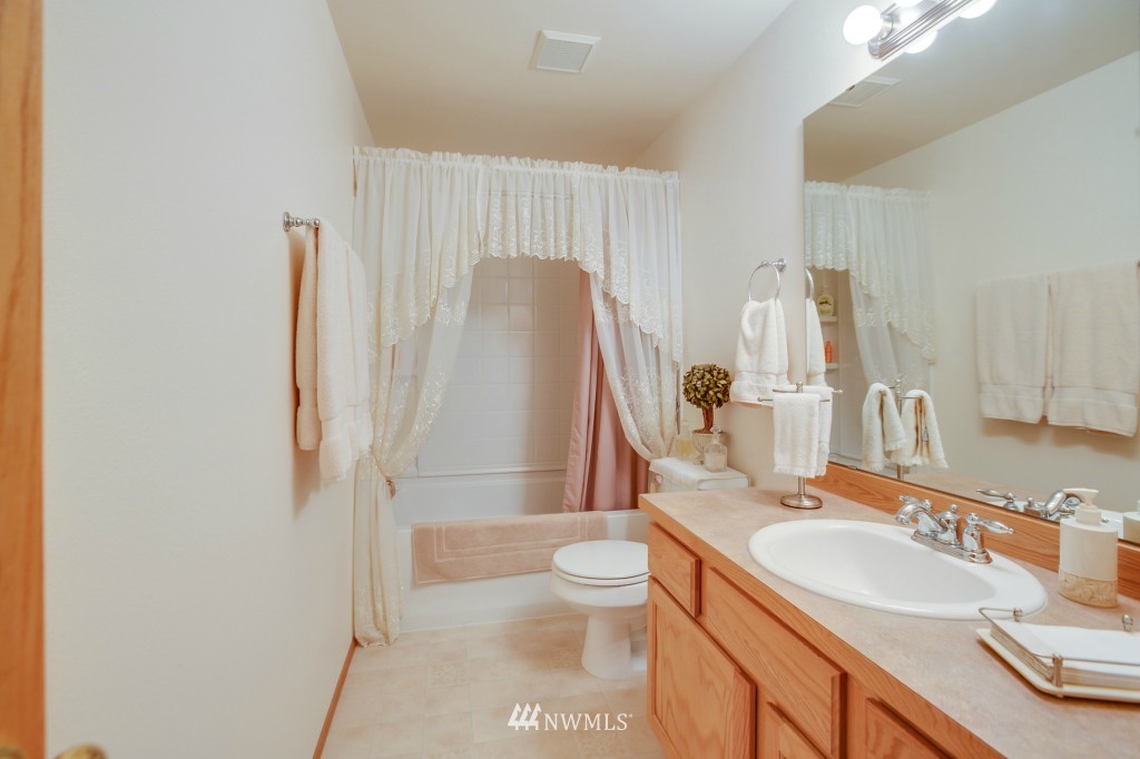 259 Whitman Place Northeast Renton, WA 98059 - Photo 10 of 16