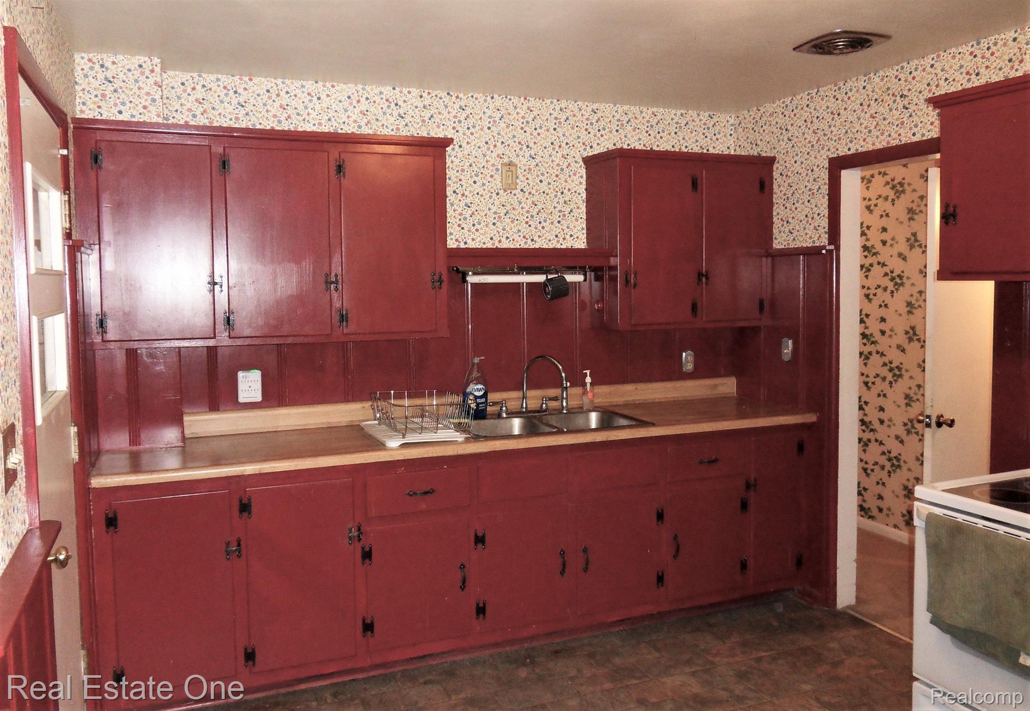 2154 West Commerce Road Milford, MI 48380 - Photo 15 of 31 Cute, Older kitchen