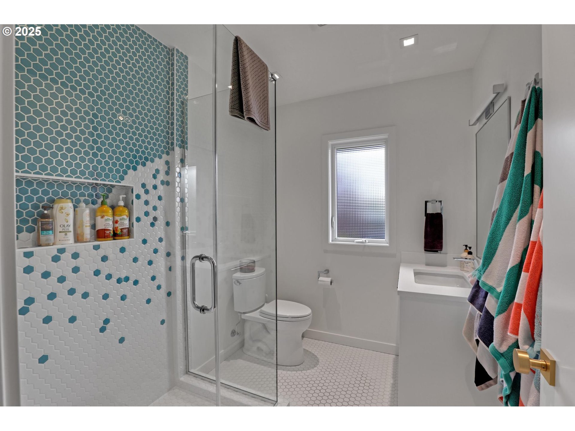 7750 Southwest Montclair Drive Portland, OR 97225 - Photo 37 of 48 Bathroom