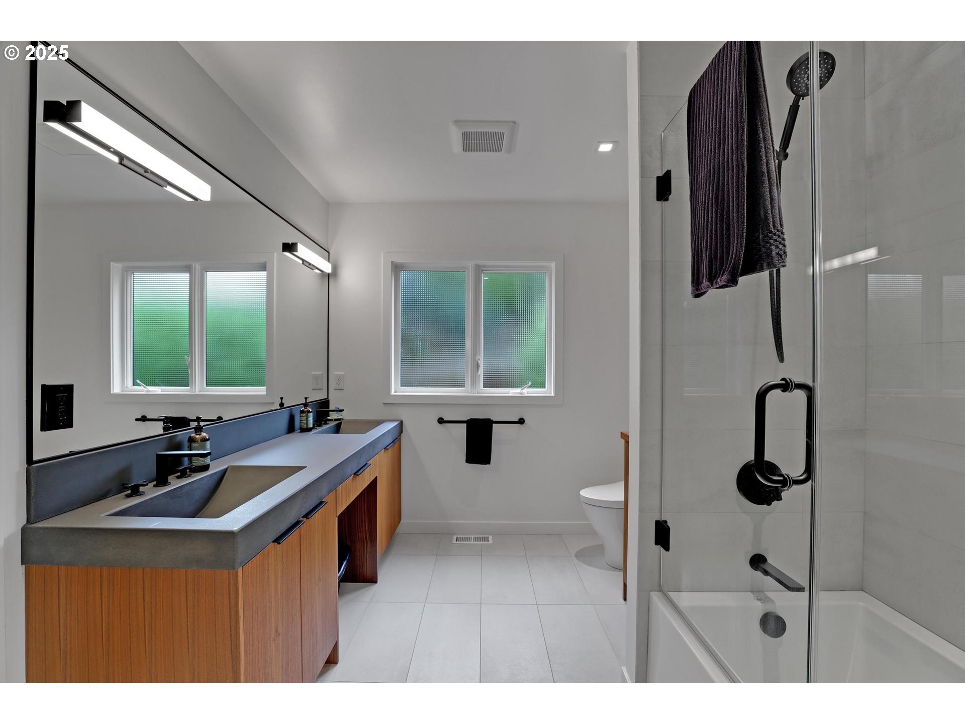 7750 Southwest Montclair Drive Portland, OR 97225 - Photo 43 of 48 Bathroom, Attached