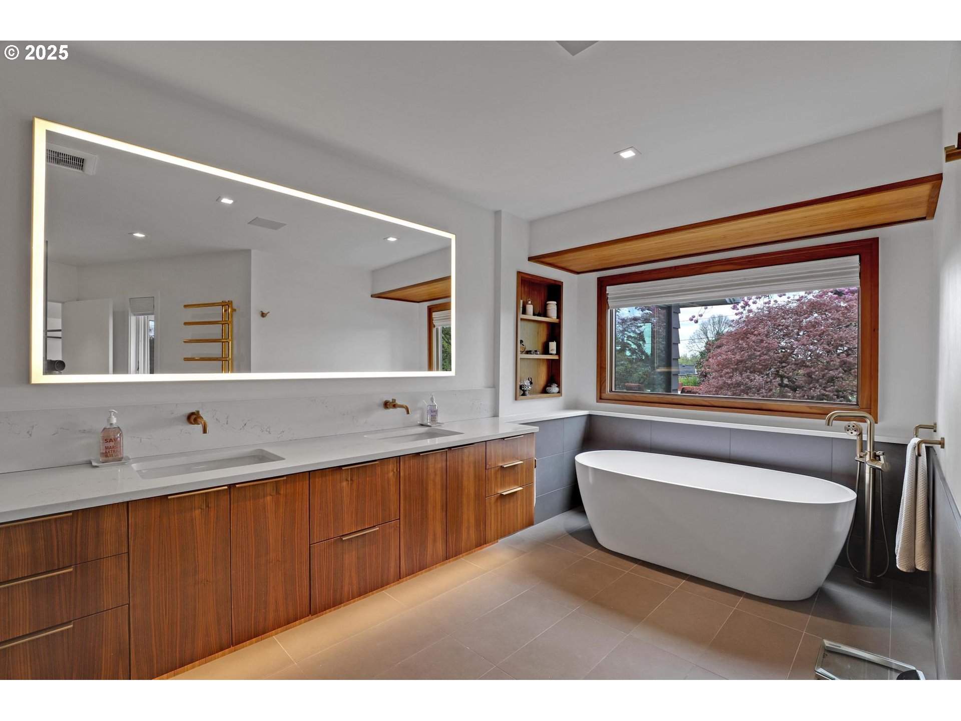 7750 Southwest Montclair Drive Portland, OR 97225 - Photo 46 of 48 Bathroom, Attached