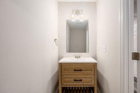1708 Barnett Road Columbus, OH 43227 - Photo 5 of 23 Half Bath