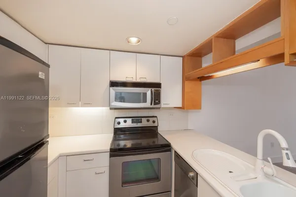 $2,400 | 2801 Florida Avenue, Unit 441, Miami, FL 33133