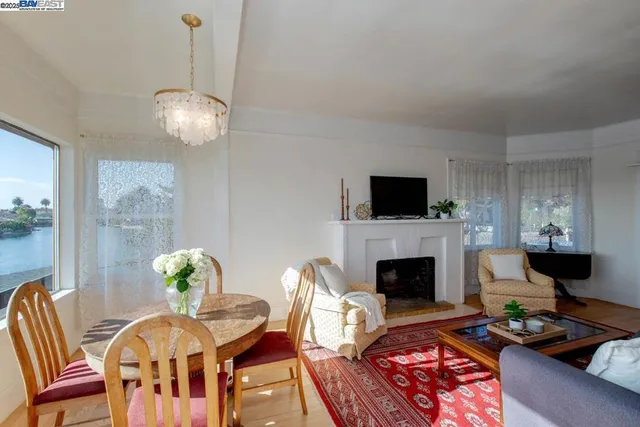 $1,295,000 | 2000-2000 Clinton Avenue, Alameda, CA 94501