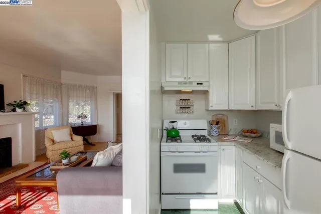 $1,295,000 | 2000-2000 Clinton Avenue, Alameda, CA 94501