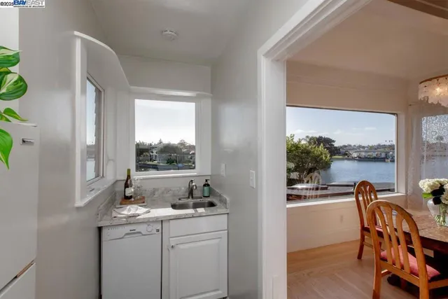 $1,295,000 | 2000-2000 Clinton Avenue, Alameda, CA 94501