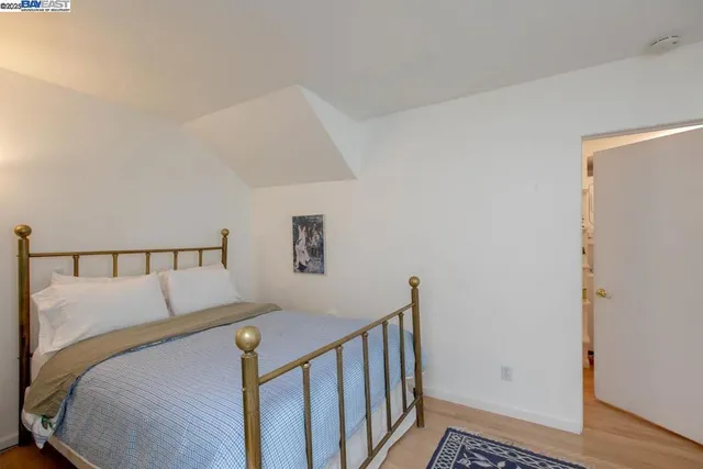 $1,295,000 | 2000-2000 Clinton Avenue, Alameda, CA 94501