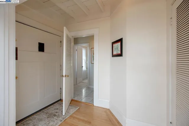 $1,295,000 | 2000-2000 Clinton Avenue, Alameda, CA 94501