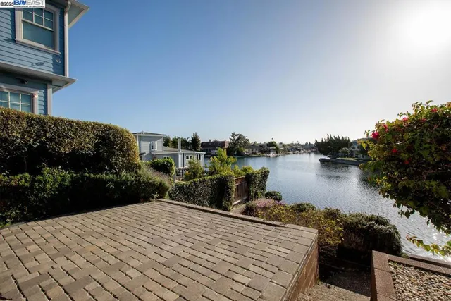 $1,295,000 | 2000-2000 Clinton Avenue, Alameda, CA 94501