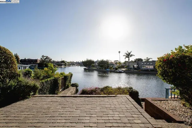 $1,295,000 | 2000-2000 Clinton Avenue, Alameda, CA 94501