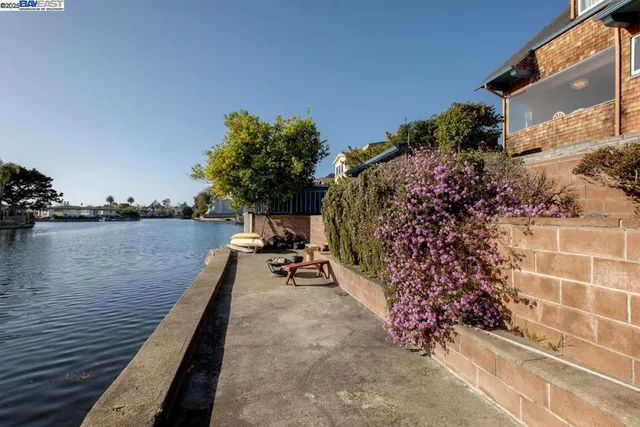 $1,295,000 | 2000-2000 Clinton Avenue, Alameda, CA 94501