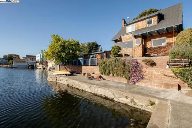 $1,295,000 | 2000-2000 Clinton Avenue, Alameda, CA 94501