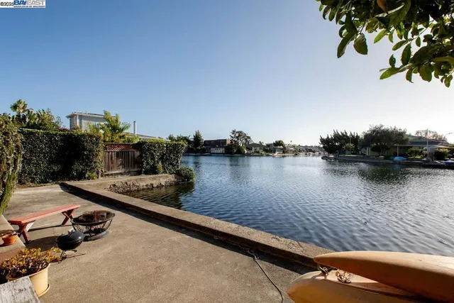 $1,295,000 | 2000-2000 Clinton Avenue, Alameda, CA 94501