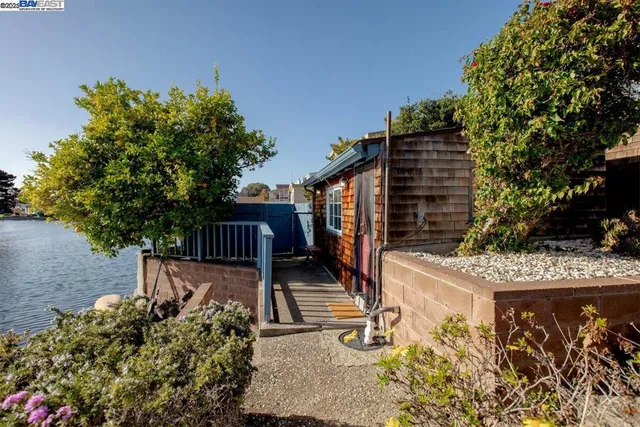 $1,295,000 | 2000-2000 Clinton Avenue, Alameda, CA 94501