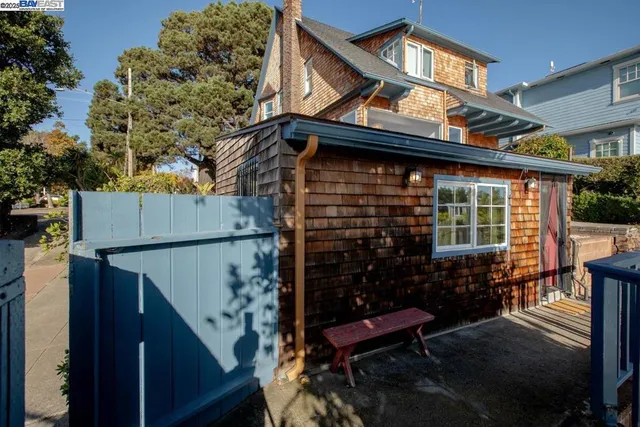 $1,295,000 | 2000-2000 Clinton Avenue, Alameda, CA 94501