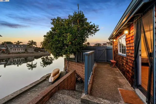 $1,295,000 | 2000-2000 Clinton Avenue, Alameda, CA 94501