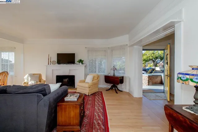 $1,295,000 | 2000-2000 Clinton Avenue, Alameda, CA 94501