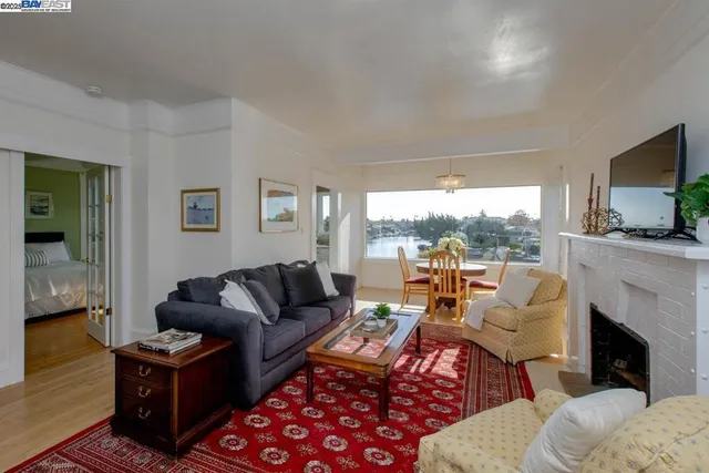 $1,295,000 | 2000-2000 Clinton Avenue, Alameda, CA 94501