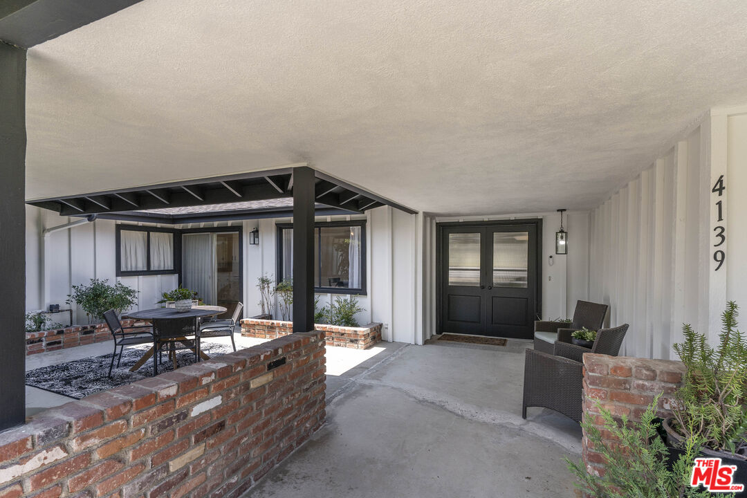 4139 Magna Carta Road Calabasas, CA 91302 - Photo 5 of 33 a living room with furniture