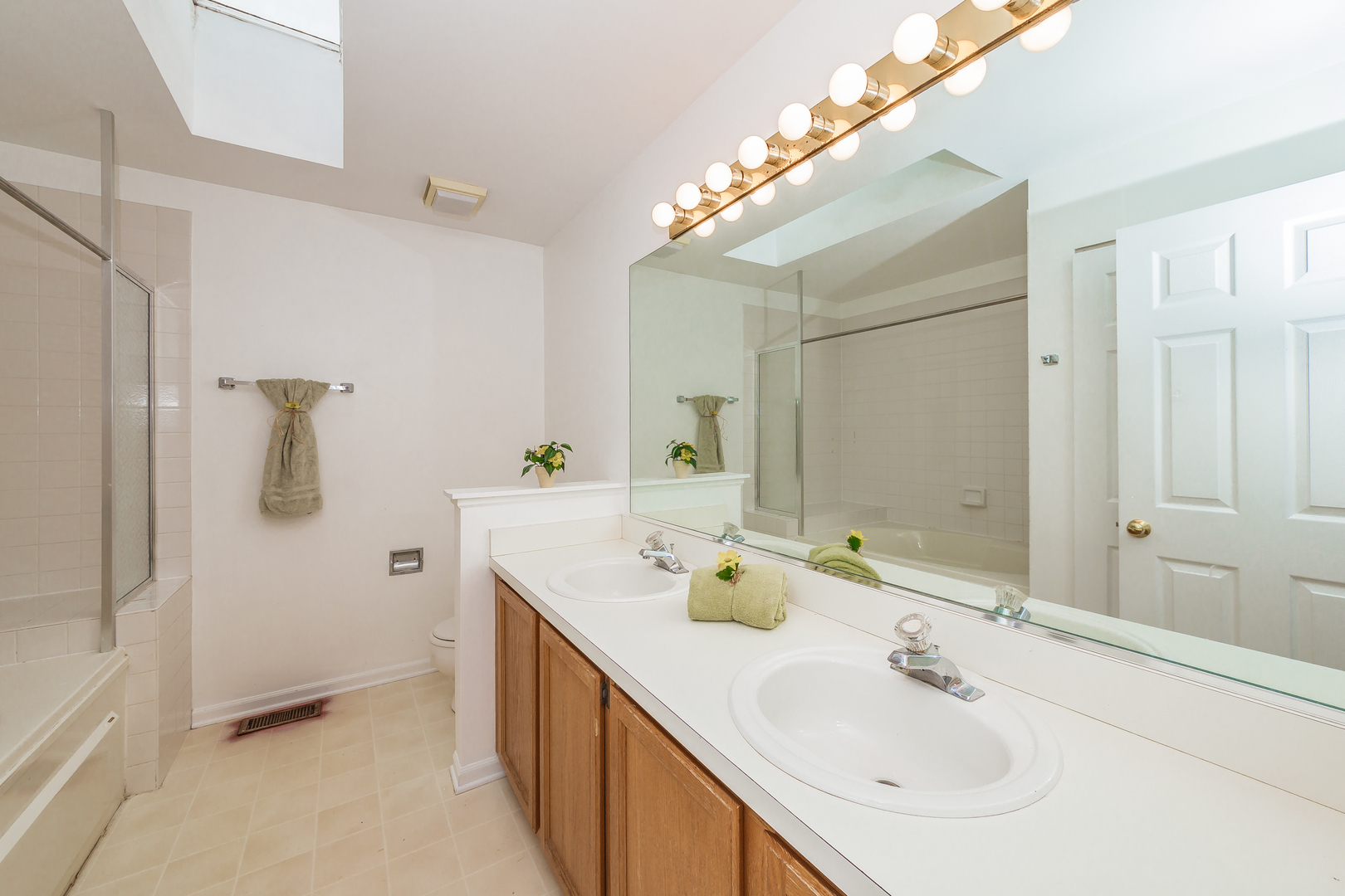 1244 Coldspring Road Elgin, IL 60120 - Photo 17 of 21