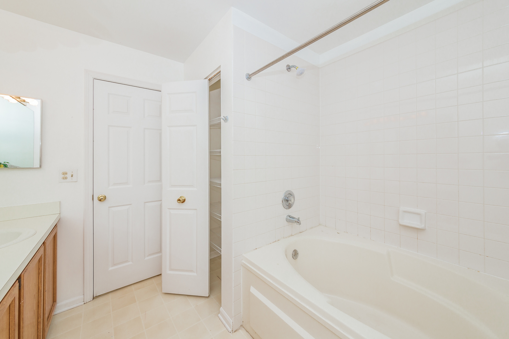 1244 Coldspring Road Elgin, IL 60120 - Photo 18 of 21