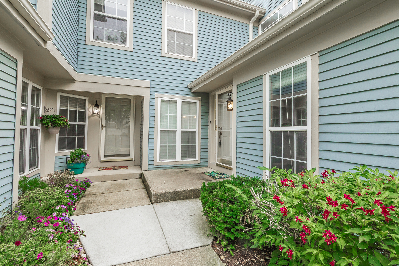 1244 Coldspring Road Elgin, IL 60120 - Photo 3 of 21