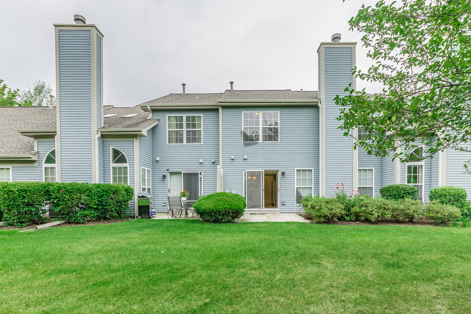 1244 Coldspring Road Elgin, IL 60120 - Photo 4 of 21