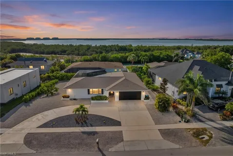 $825,000 | 1781 Dogwood Drive, Marco Island, FL 34145