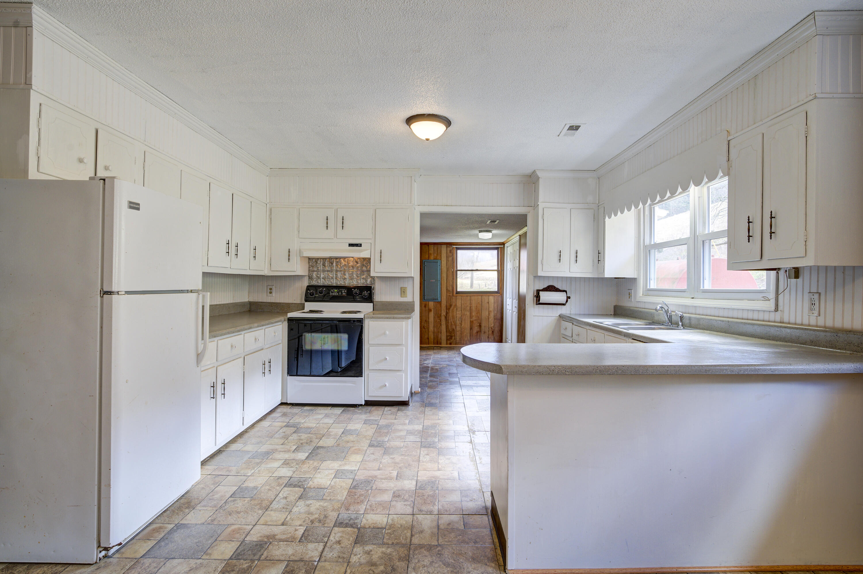 288 Shell Creek Road Roan Mountain, TN 37687 - Photo 12 of 31 Kitchen
