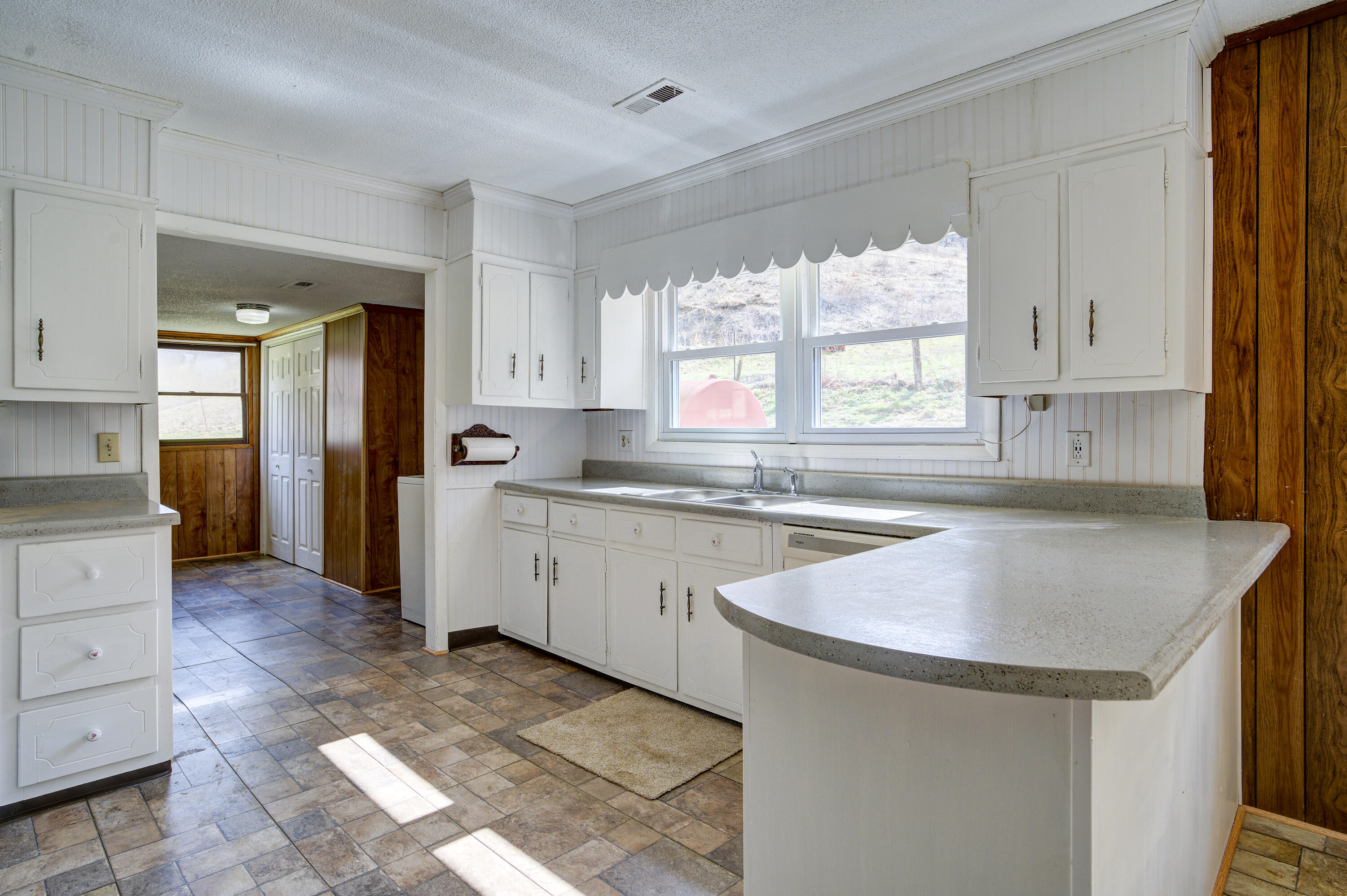 288 Shell Creek Road Roan Mountain, TN 37687 - Photo 13 of 31 Kitchen