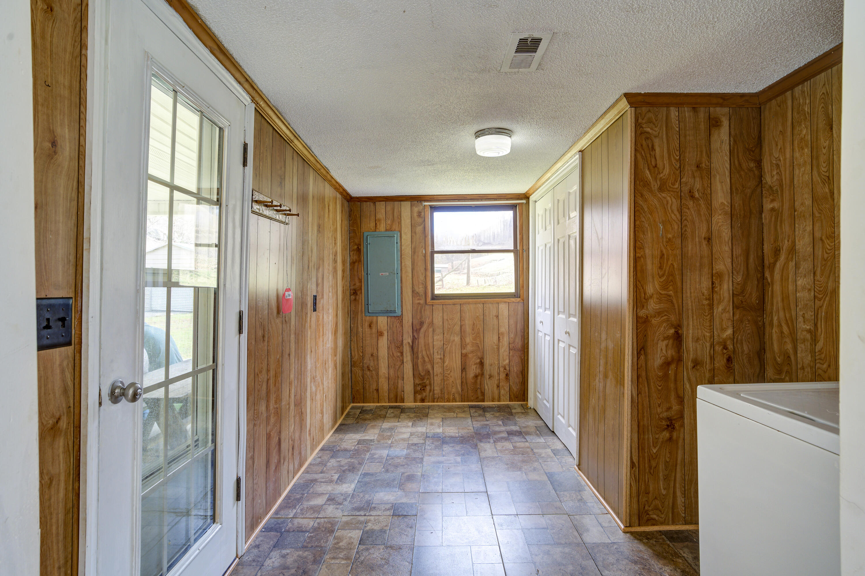 288 Shell Creek Road Roan Mountain, TN 37687 - Photo 15 of 31 Mud room and laundry