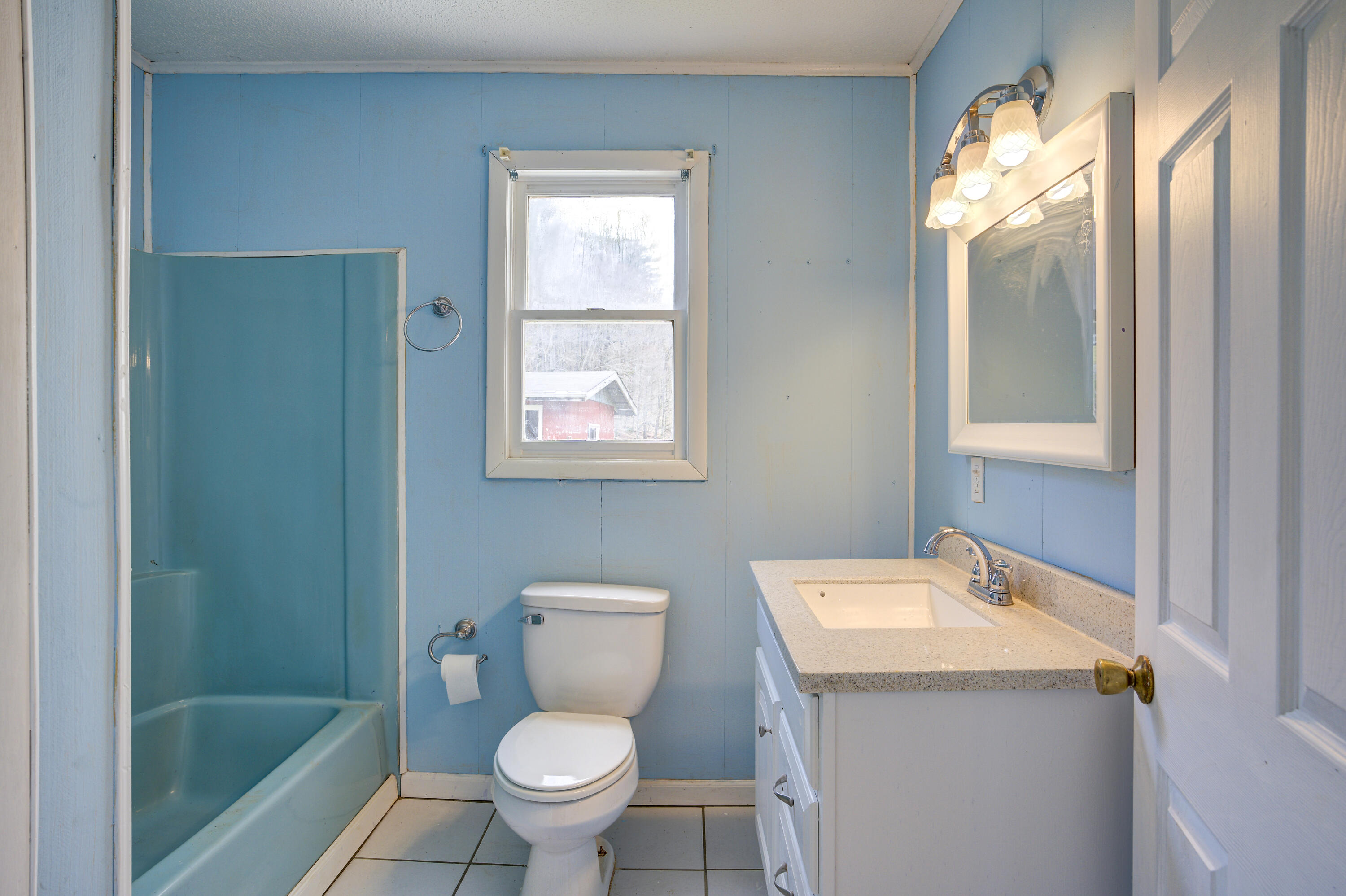 288 Shell Creek Road Roan Mountain, TN 37687 - Photo 19 of 31 Bathroom