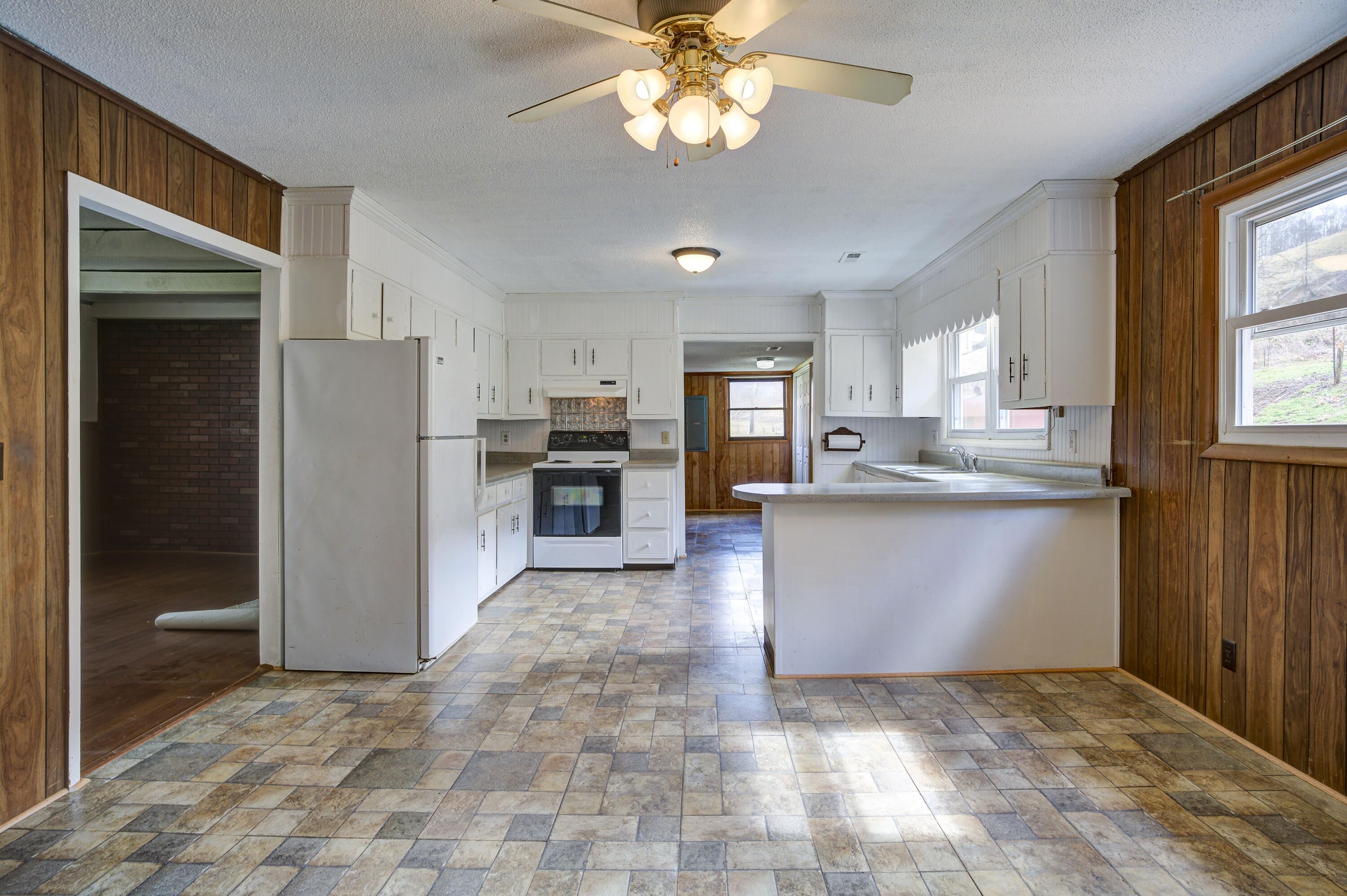 288 Shell Creek Road Roan Mountain, TN 37687 - Photo 20 of 31 Dining room and kitchen