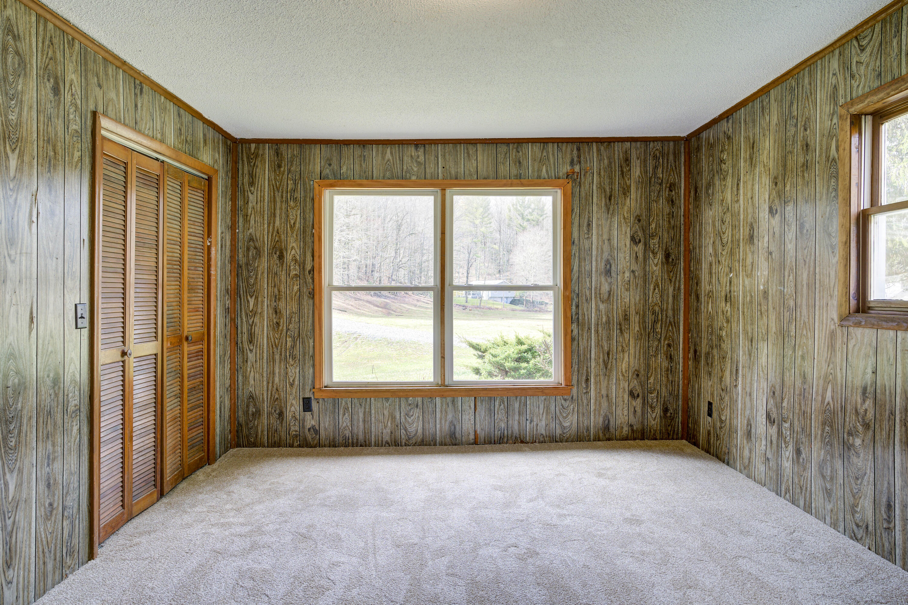 288 Shell Creek Road Roan Mountain, TN 37687 - Photo 22 of 31 Master bedroom