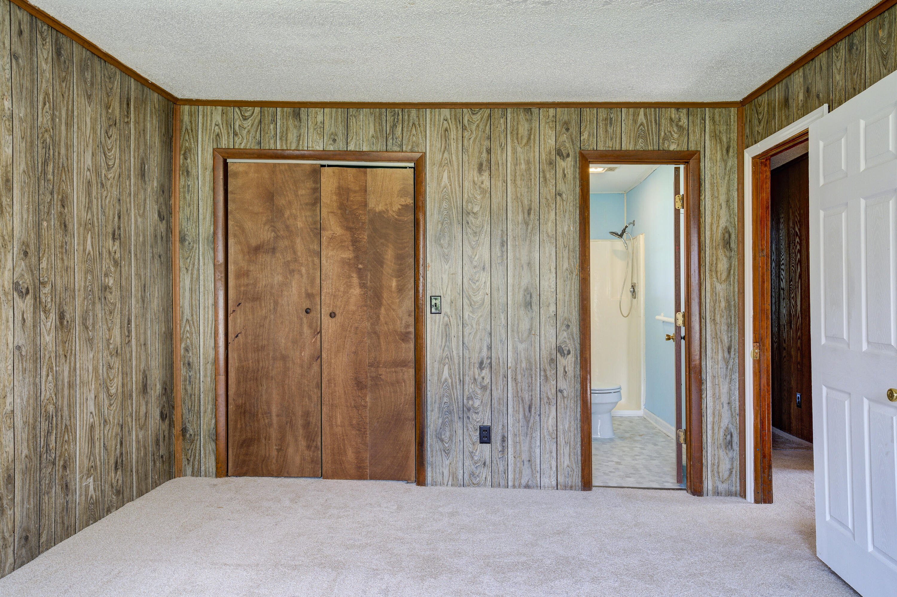 288 Shell Creek Road Roan Mountain, TN 37687 - Photo 23 of 31 Master bedroom