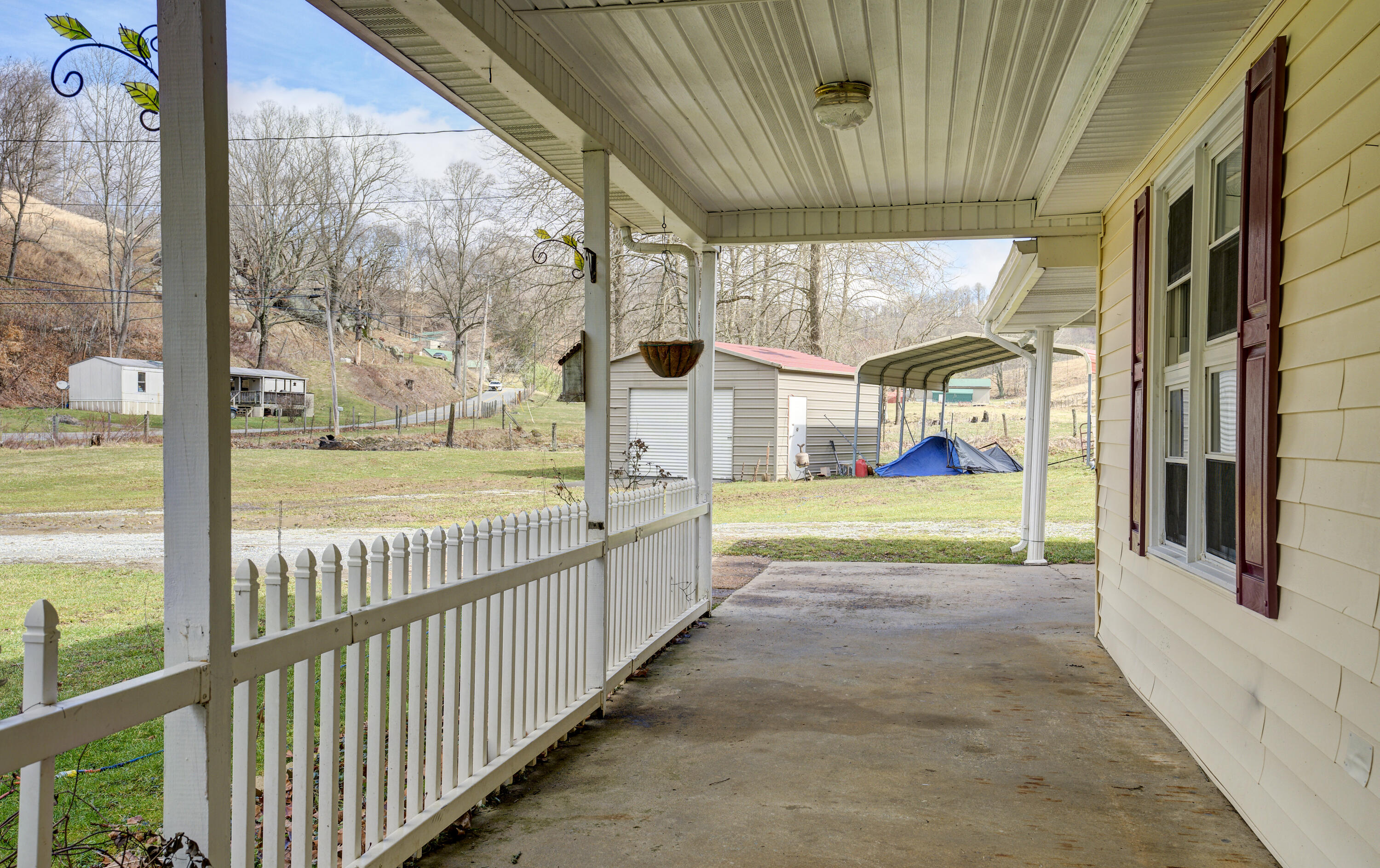 288 Shell Creek Road Roan Mountain, TN 37687 - Photo 6 of 31 Front porch