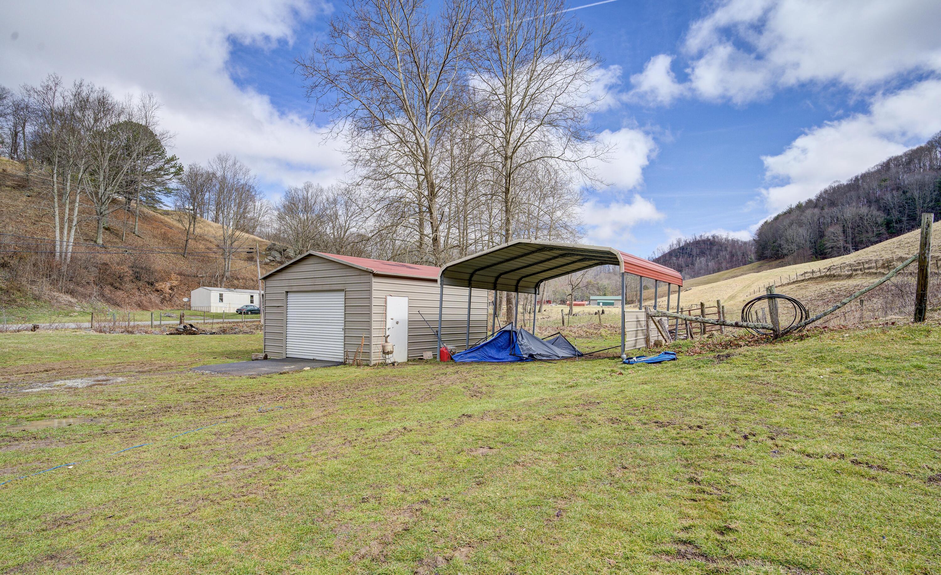 288 Shell Creek Road Roan Mountain, TN 37687 - Photo 7 of 31 Garage and carport