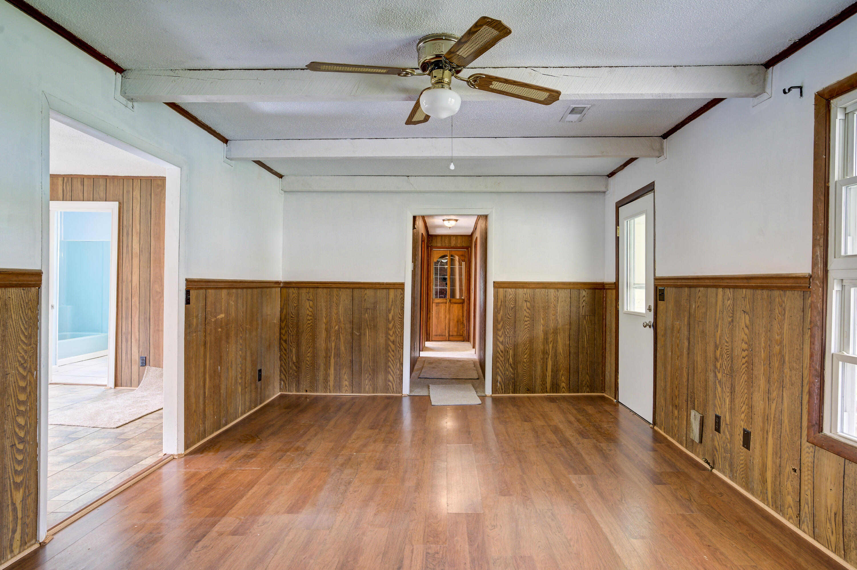 288 Shell Creek Road Roan Mountain, TN 37687 - Photo 10 of 31 Living room