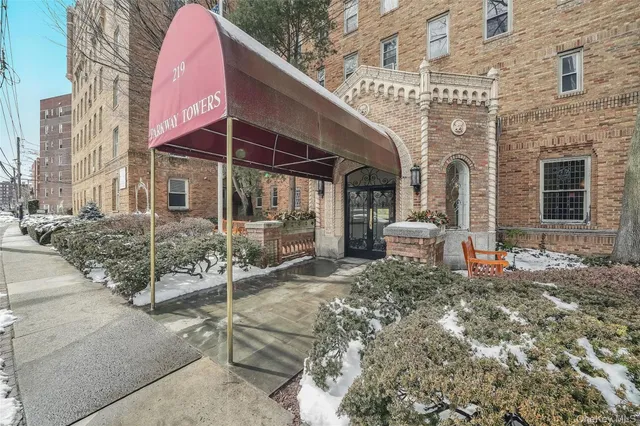 $185,000 | 219 Bronx River Road, Unit 4N, Yonkers, NY 10704