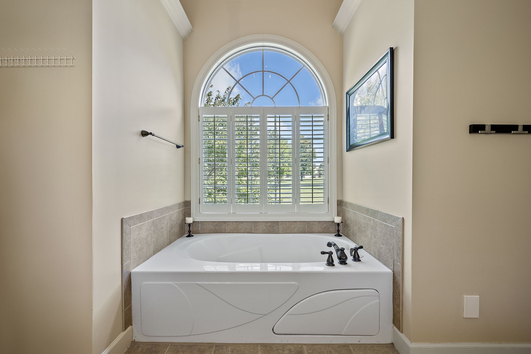 1420 Hunter Road Franklin, TN 37064 - Photo 28 of 57 a bath tub sitting in a bathroom next to a window
