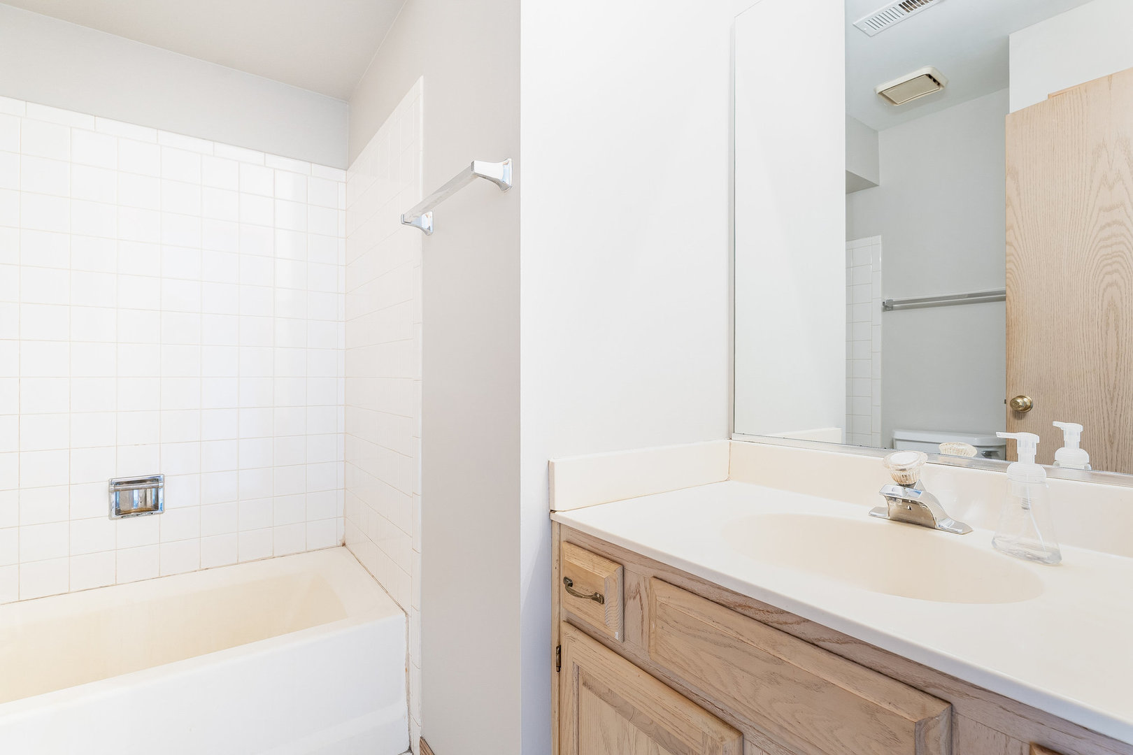 332 North Frontage Road, Unit 2B Willowbrook, IL 60527 - Photo 13 of 15 Gallery Image 13