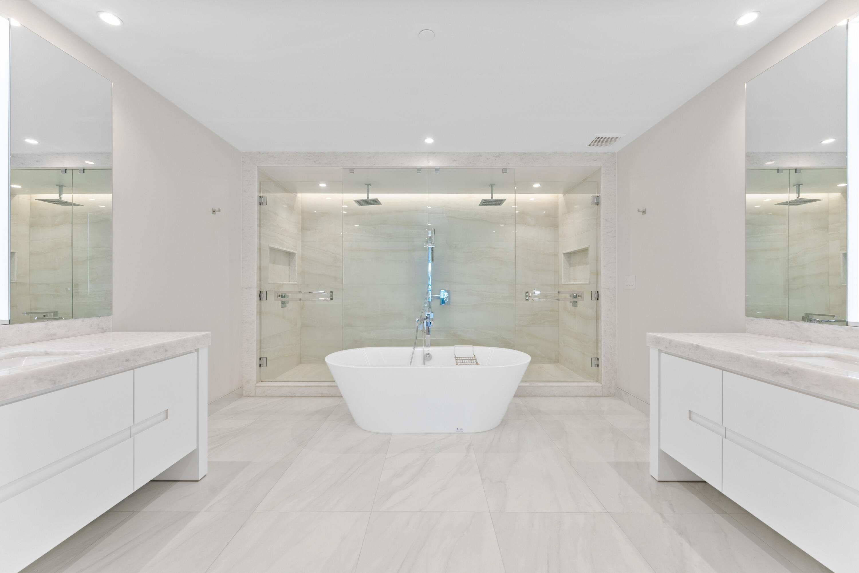 210 Southeast Mizner Boulevard, Unit 301 Boca Raton, FL 33432 - Photo 21 of 65 Primary Bath