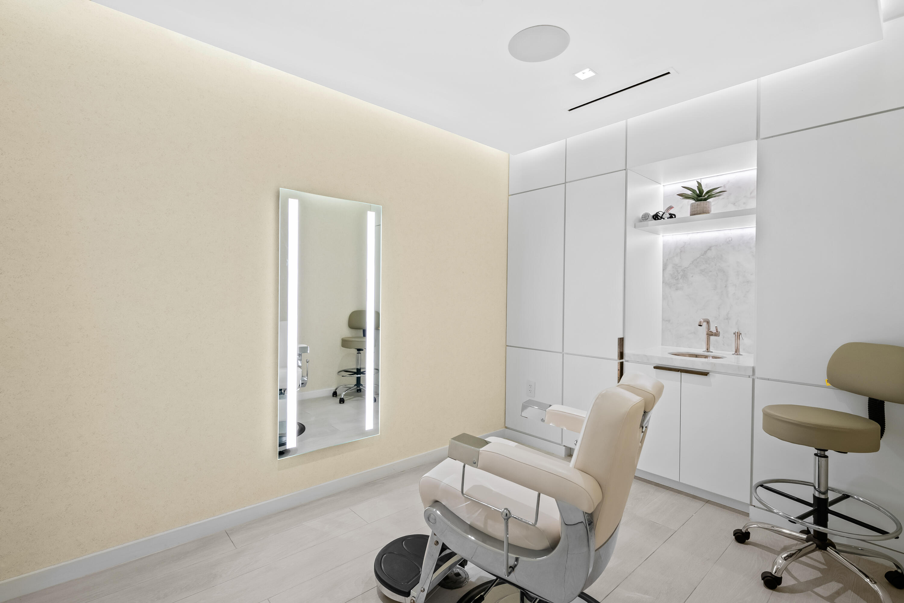 210 Southeast Mizner Boulevard, Unit 301 Boca Raton, FL 33432 - Photo 50 of 65 200 Salon